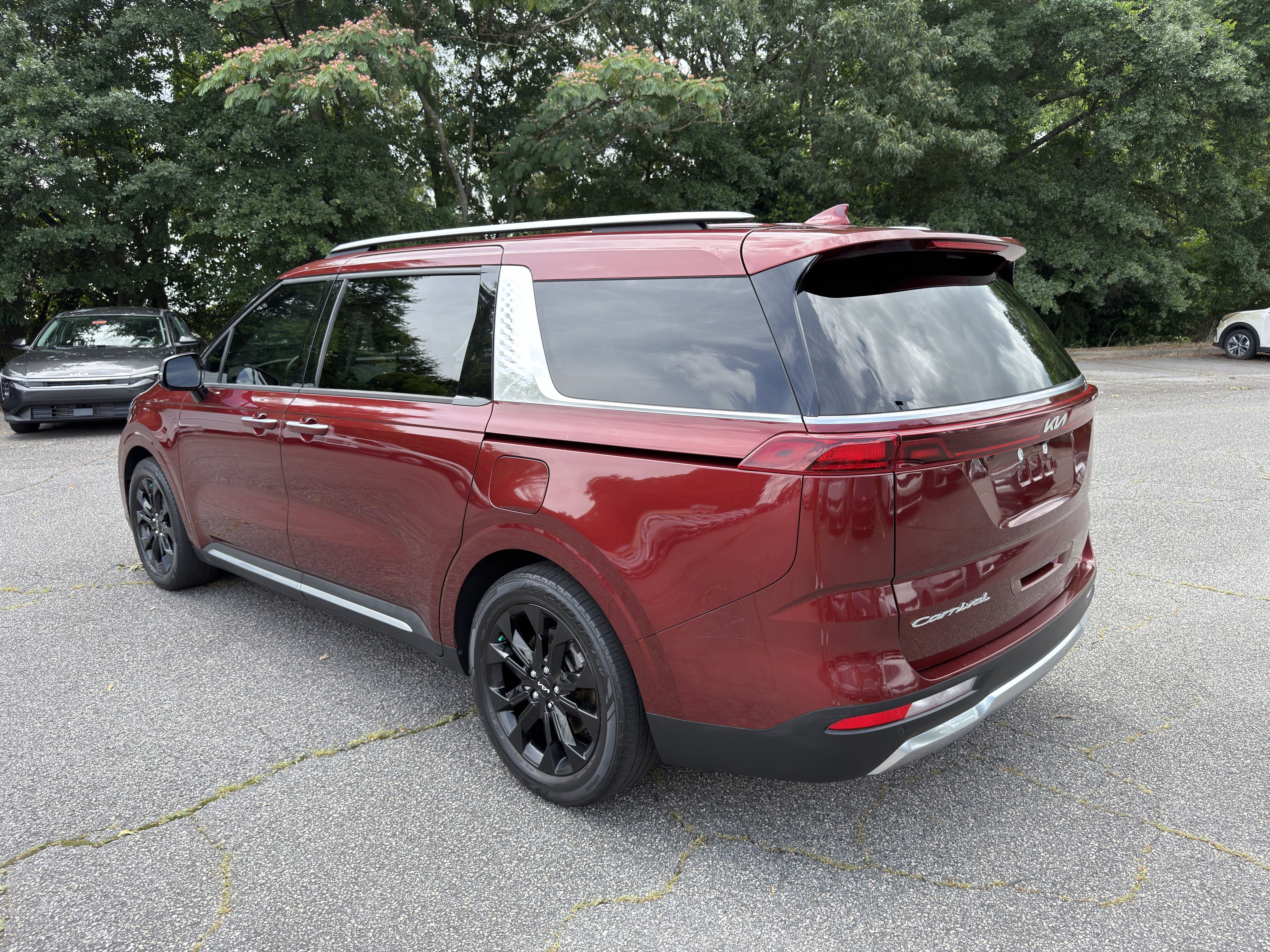 Used 2022 Flare Red Kia SX image 5