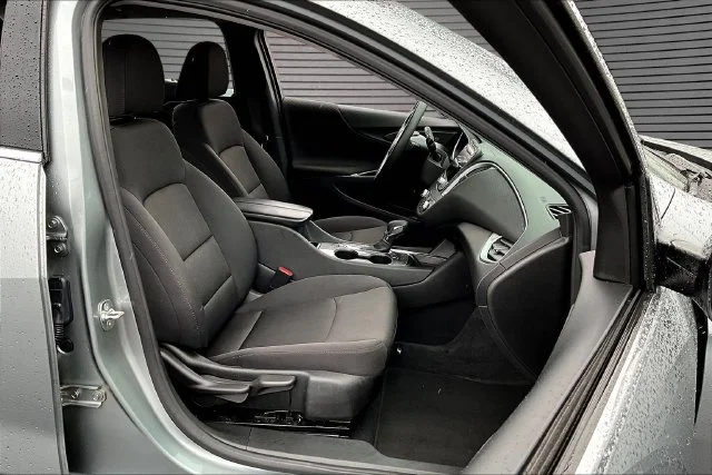 Used 2025 Gray Chevrolet LT image 28