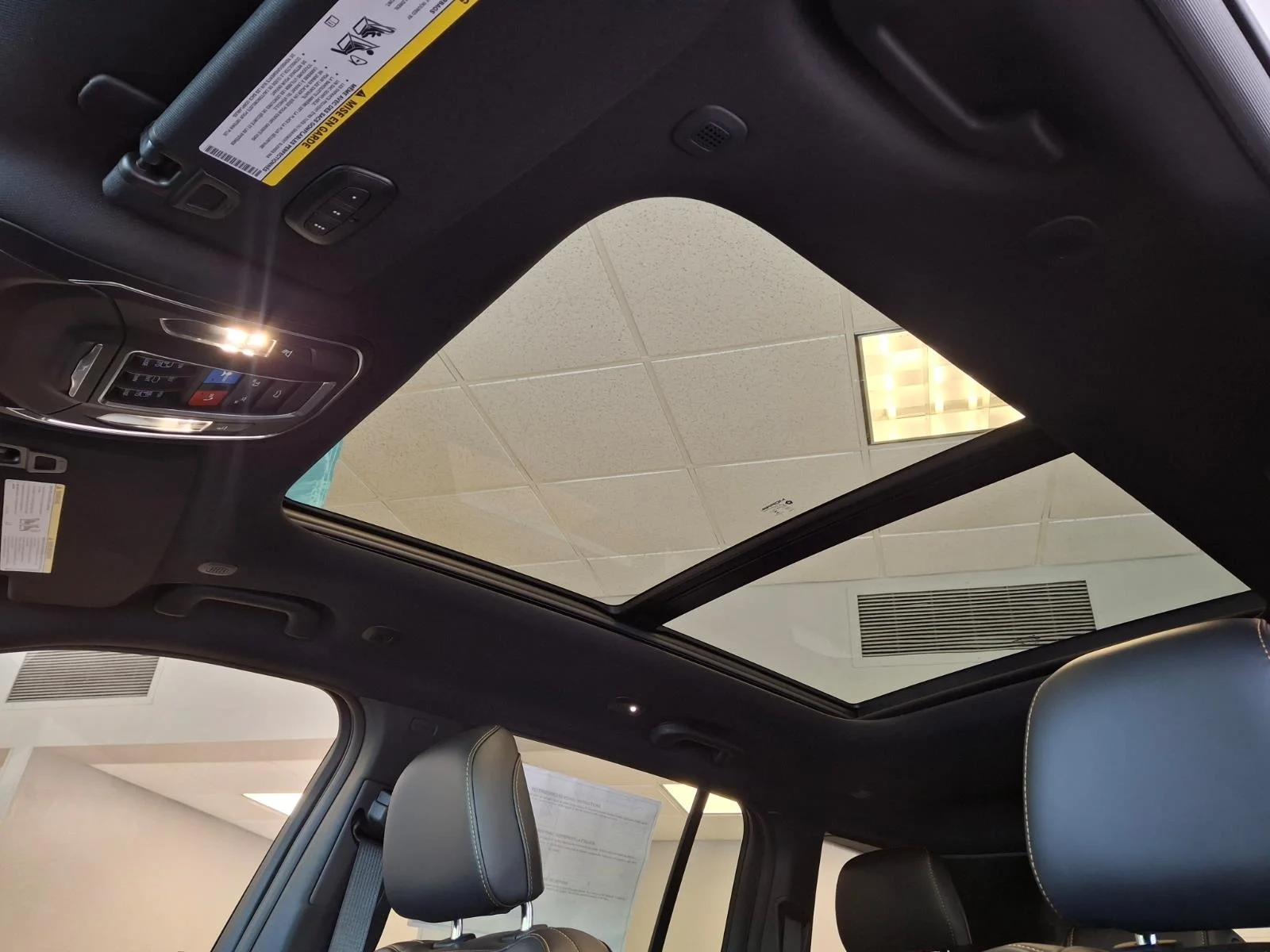 New 2026 Bright White Clear-Coat Exterior Paint Jeep  image 6