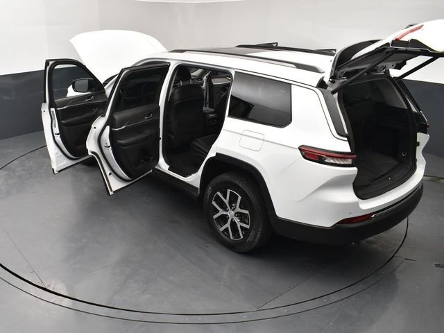 Used 2023 White/off-white Jeep Limited image 28