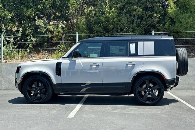New 2026 Borasco Grey Land Rover X-Dynamic SE image 2