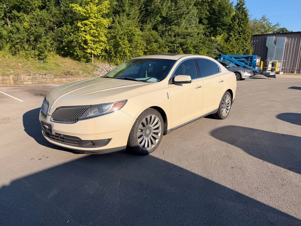 Used 2016 Platinum Dune Metallic Tri-Coat Lincoln Base image 1