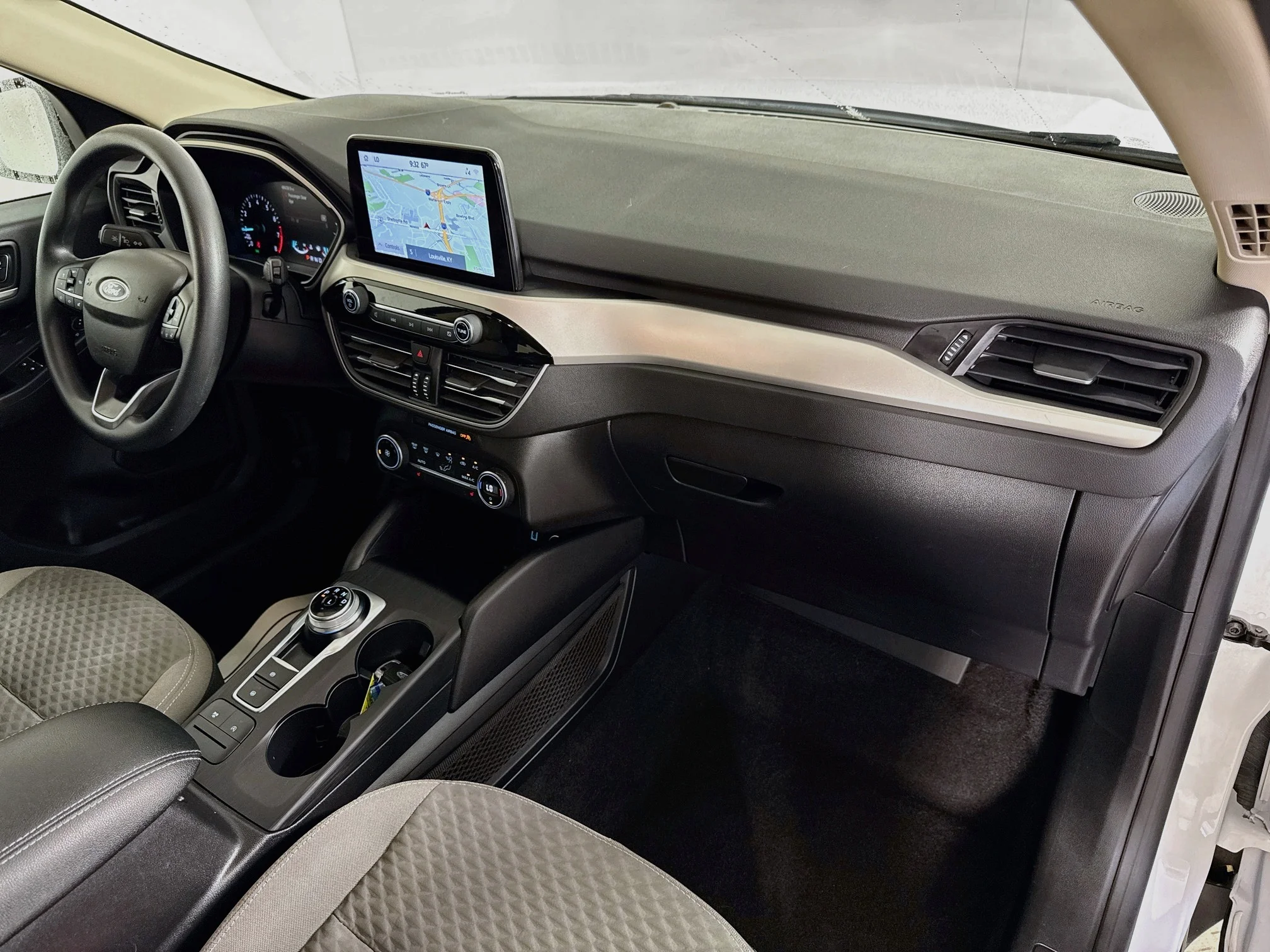 Used 2020 Oxford White Ford SE image 29