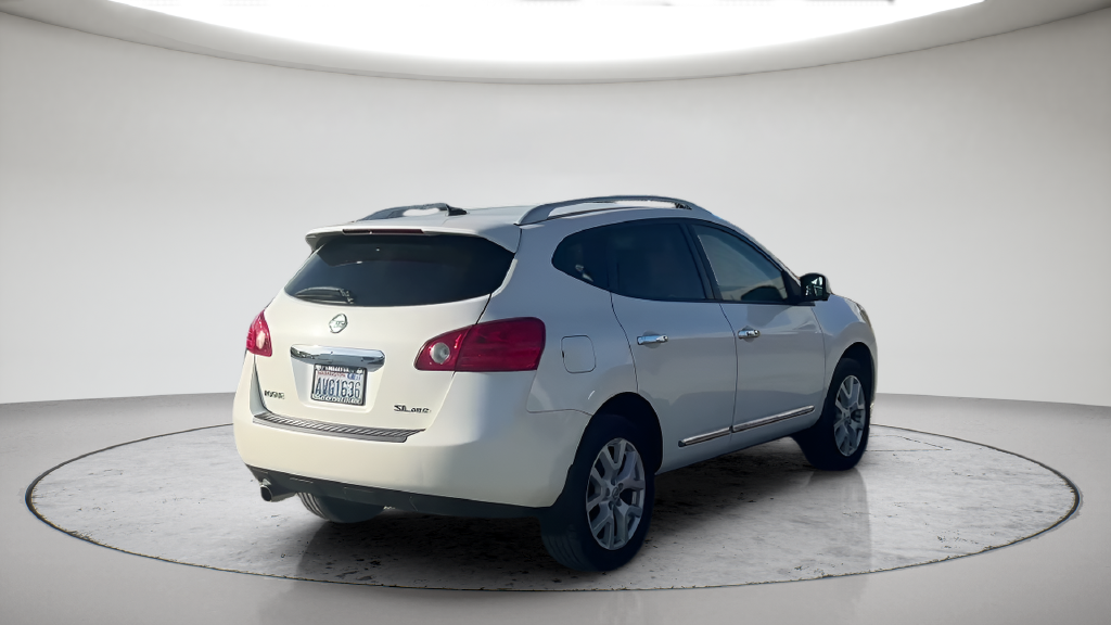 Used 2012 White Nissan SL image 6