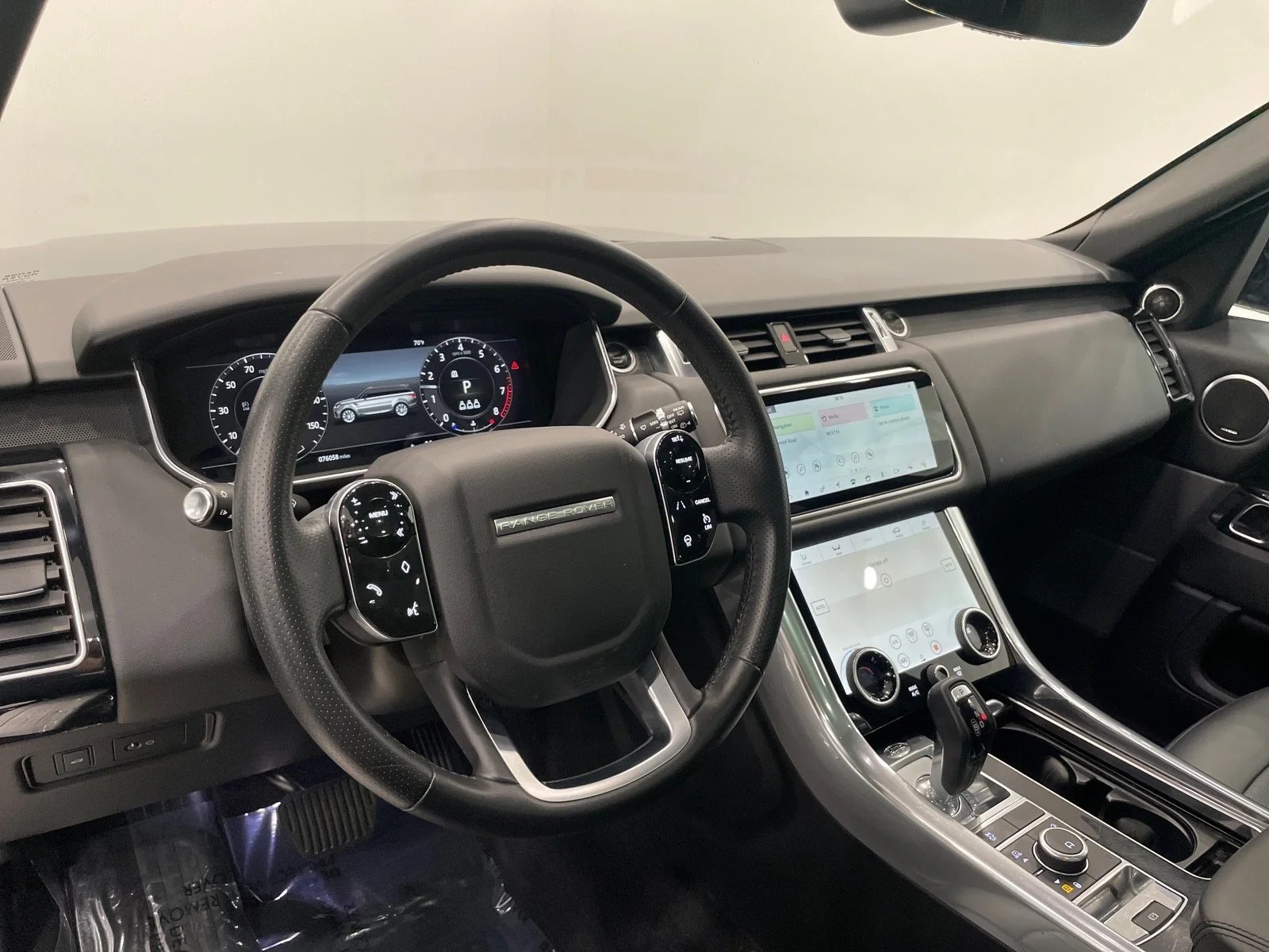 Used 2019 BLACK Land Rover HSE image 11