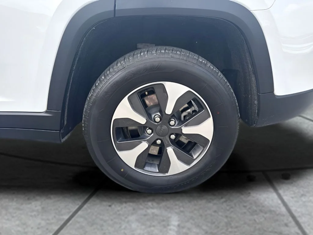 Used 2024 White Jeep 4xe image 24