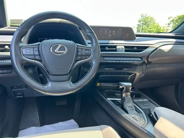 Used 2020 White Lexus 250h Base image 44