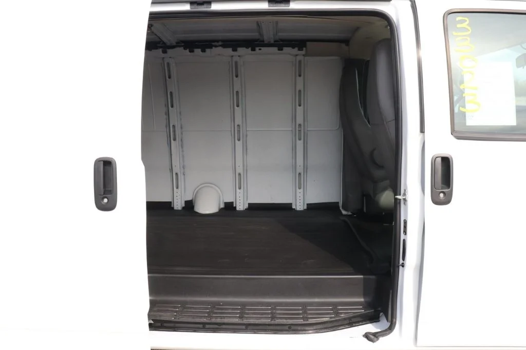 Used 2025 Summit White Chevrolet EXT image 28