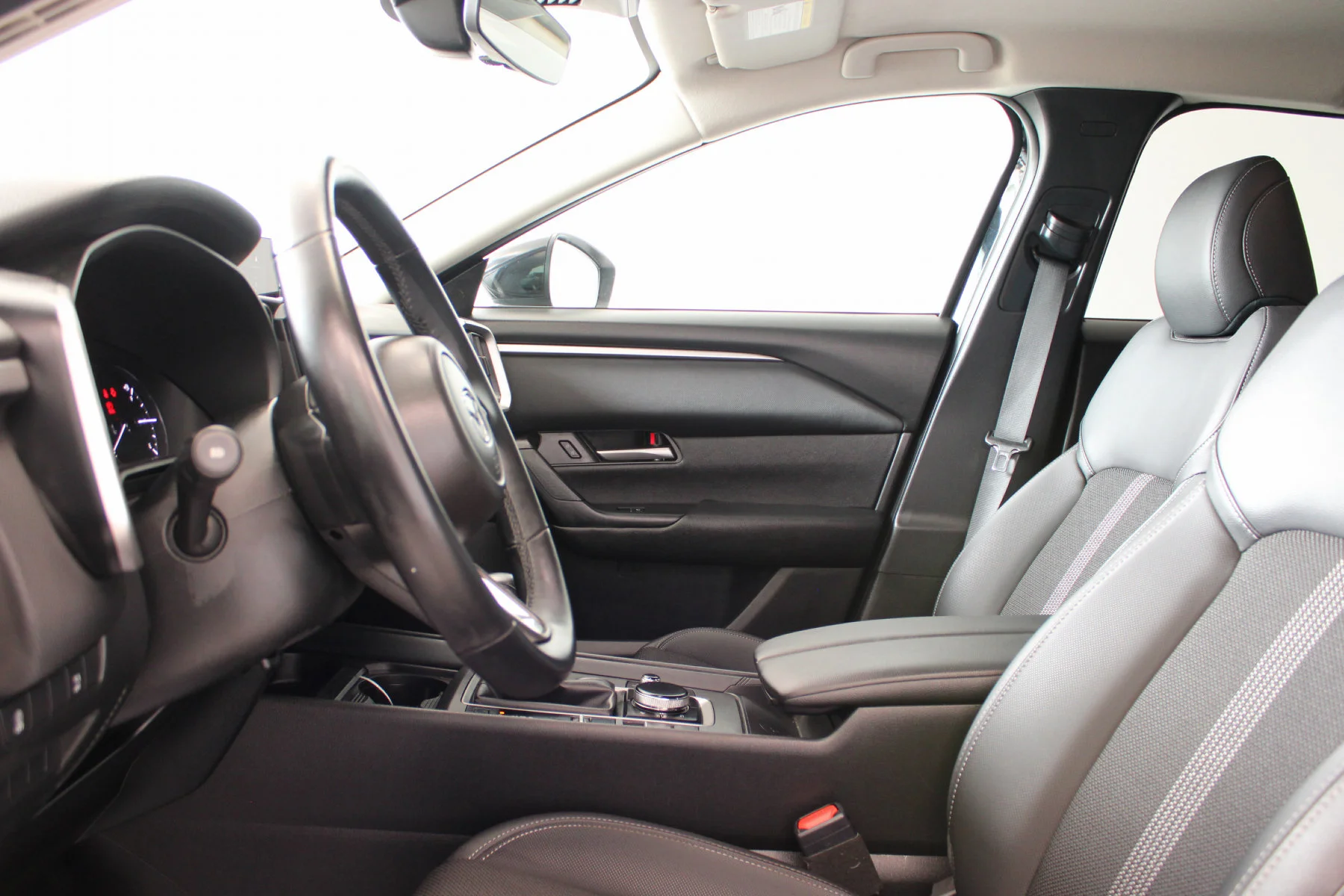 Used 2025 Jet Black Mica Mazda 2.5 S Preferred Package AWD image 17