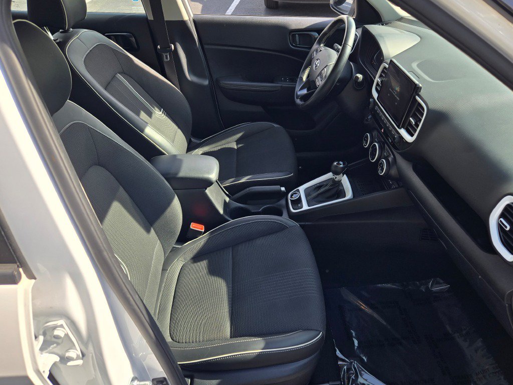 Certified Used 2023 Lunar Hyundai Limited image 5