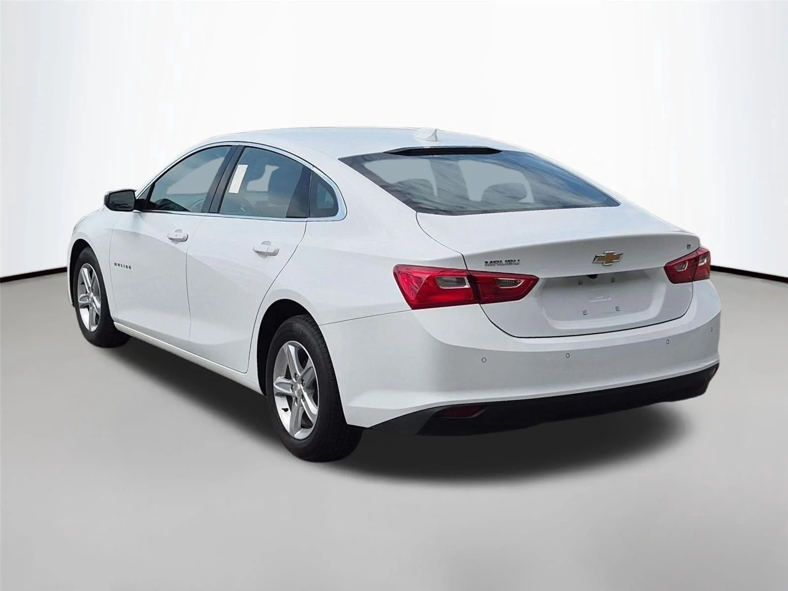 Used 2024 Summit White Chevrolet LT image 3
