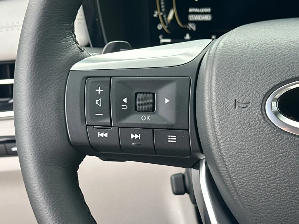 Certified Used 2027 White INFINITI LUXE image 21