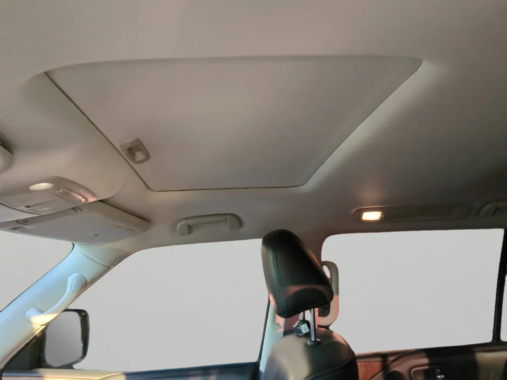 Used 2022 White Nissan SL image 22