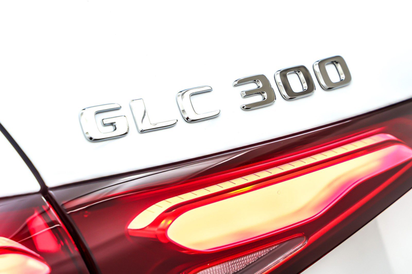 New 2026 Polar White Mercedes-Benz GLC 300 SUV image 28