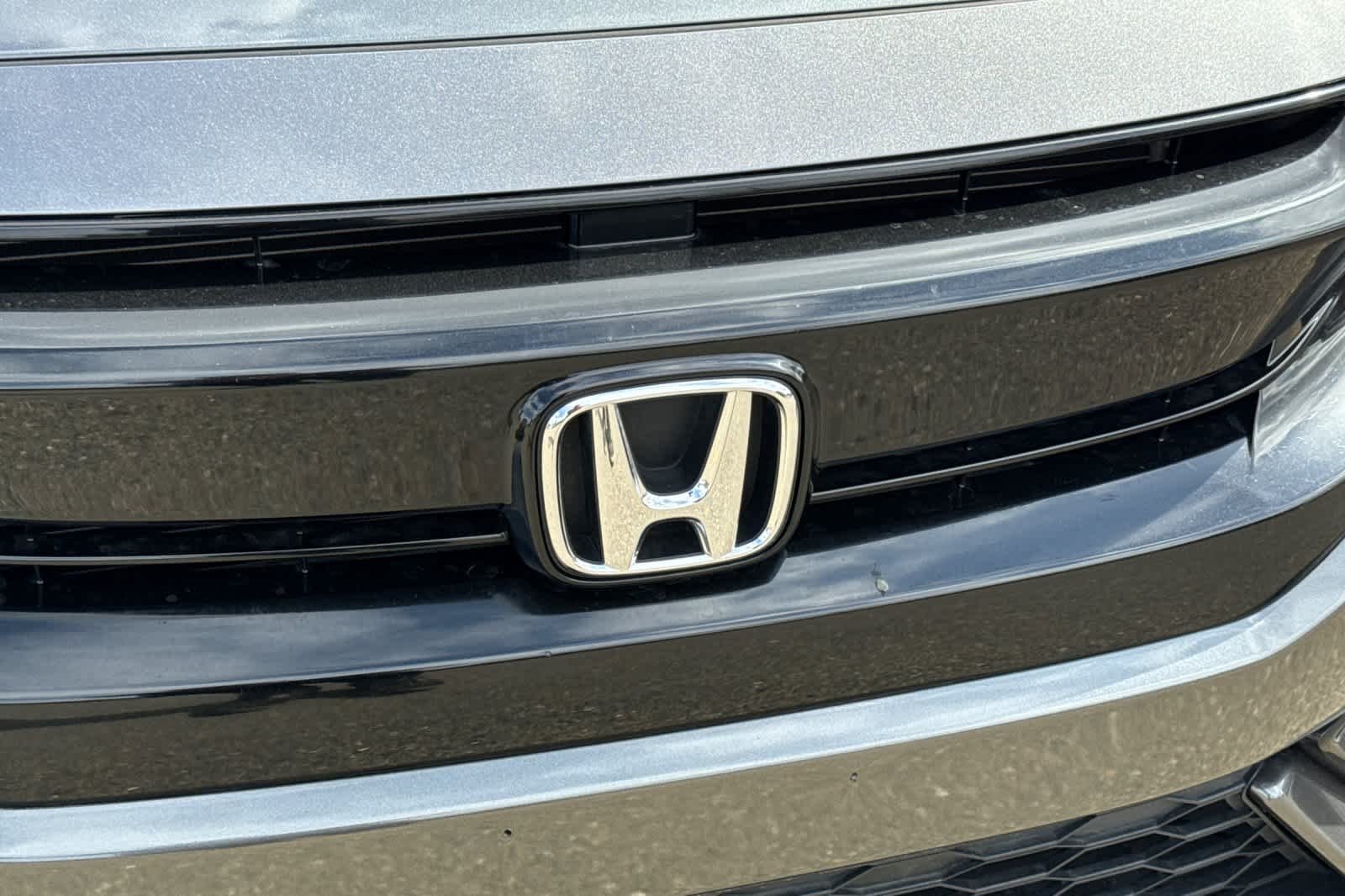 Used 2019 Polished Metal Metallic Honda EX image 10