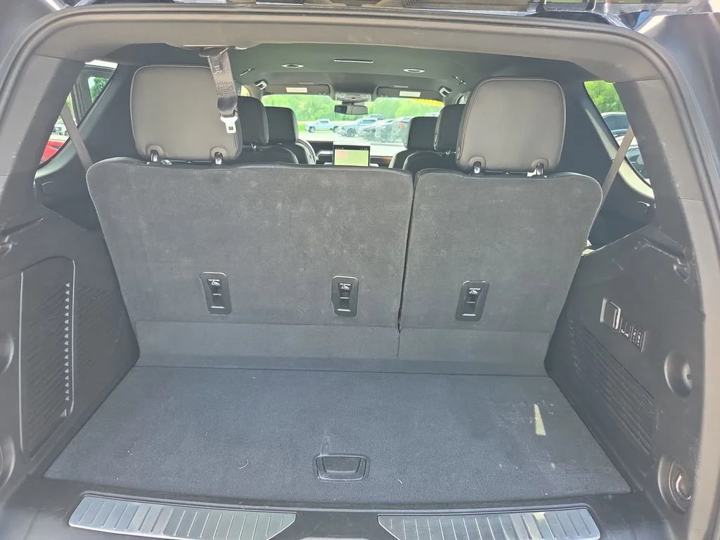 2025 GMC Yukon Denali - Photo 31