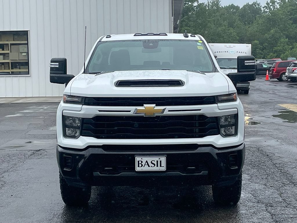 Used 2024 Summit White Chevrolet Custom image 9