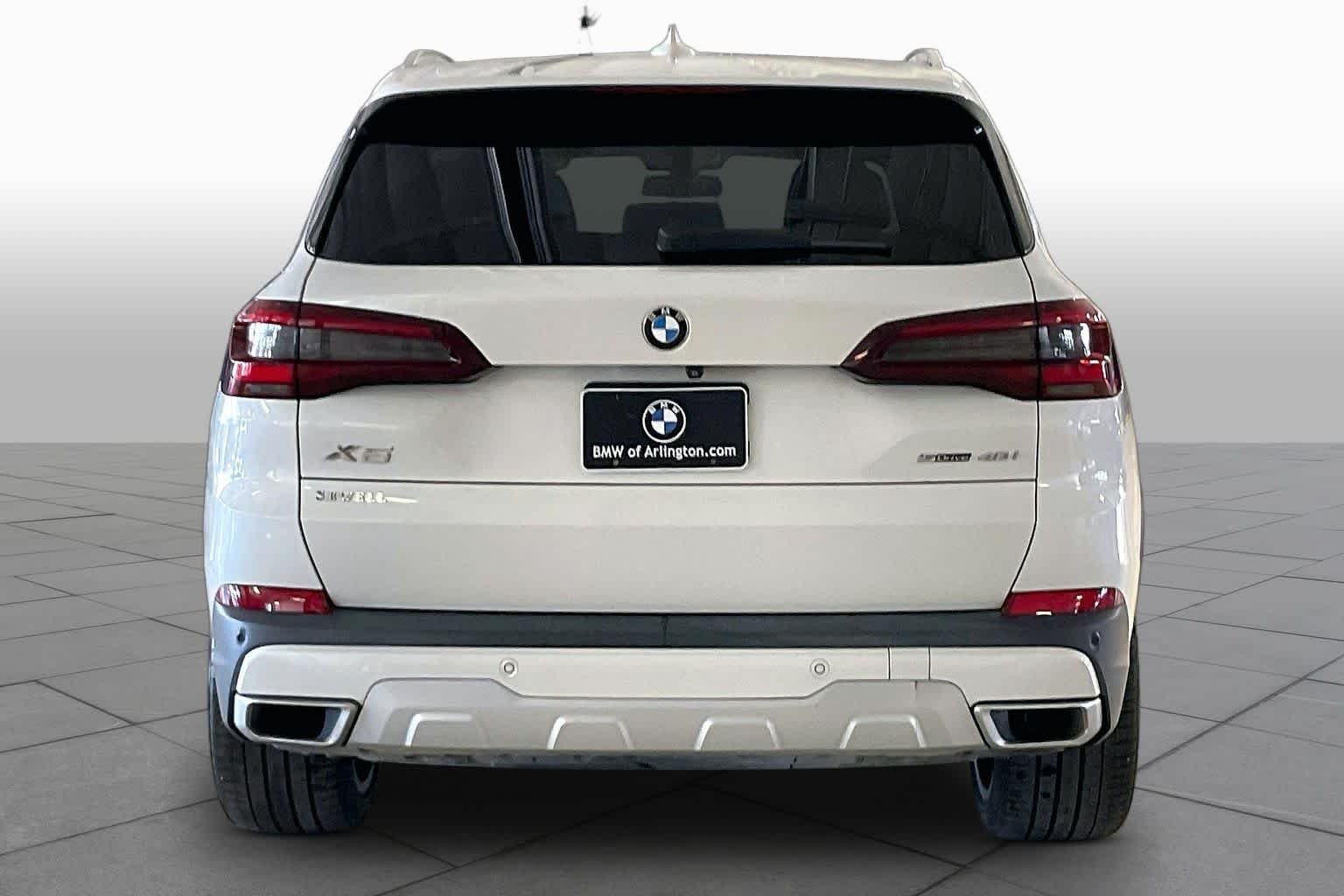 Used 2021 Mineral White Metallic BMW sDrive40i image 4