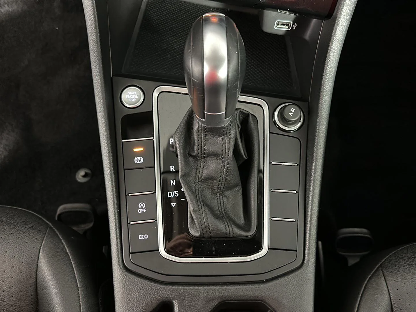 Used 2019 Platinum Gray Metallic Volkswagen SE image 33