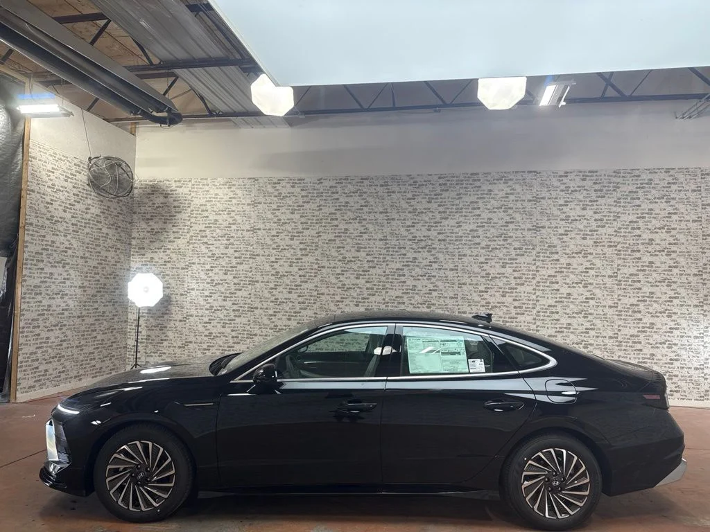 New 2026 Abyss Black Hyundai SEL image 4