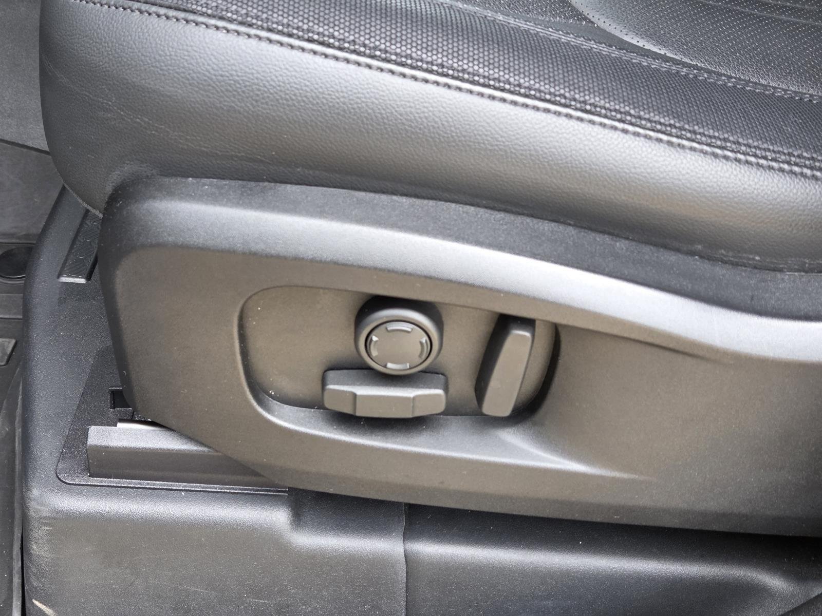 Used 2022 Eiger Grey Metallic Land Rover X-Dynamic SE image 37
