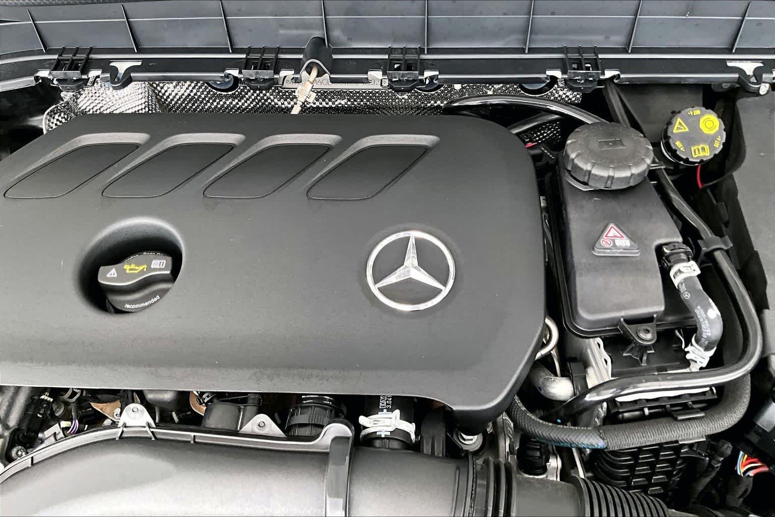 Certified Used 2025 Polar White Mercedes-Benz GLB 250 image 33