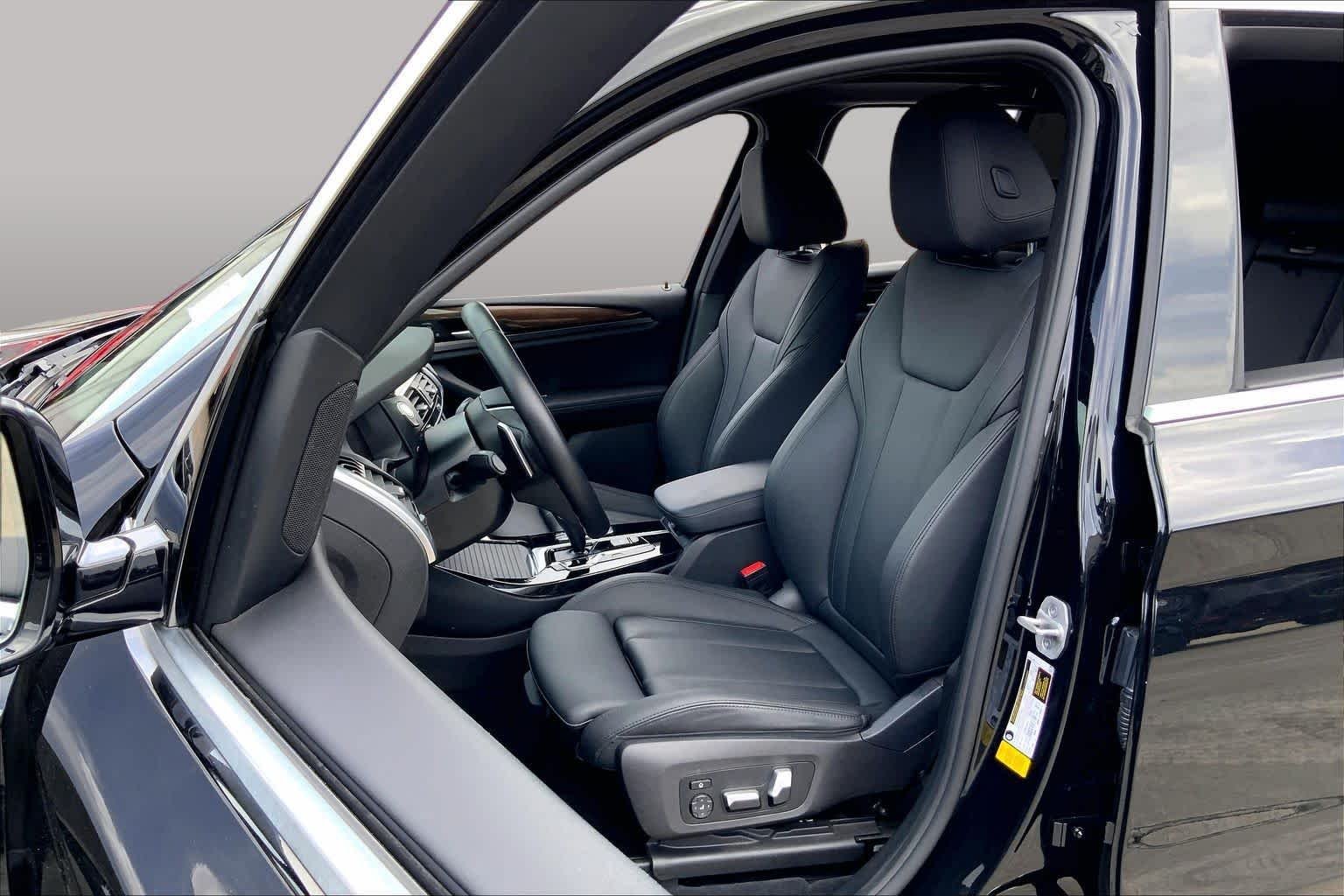 Used 2021 Jet Black BMW sDrive30i image 8