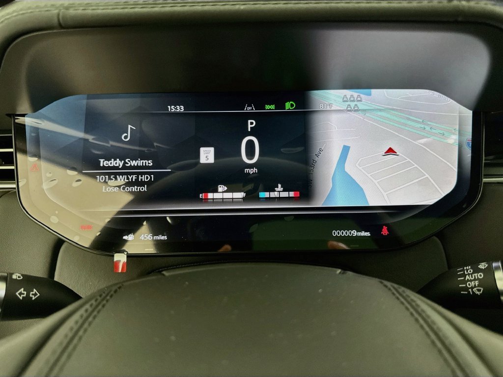 New 2027 Fuji White Land Rover SE image 12