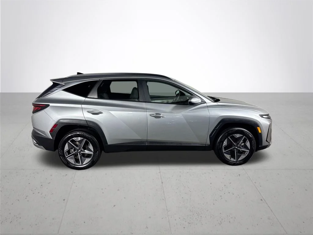 Used 2025 Silver Hyundai SEL image 5