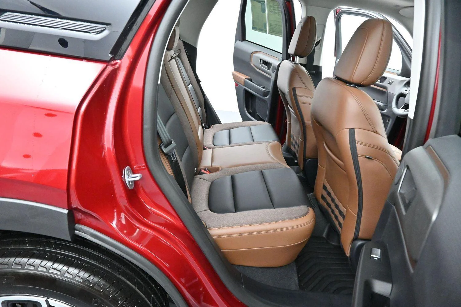Used 2025 Ruby Red Metallic Tinted Clearcoat Ford Outer Banks image 33