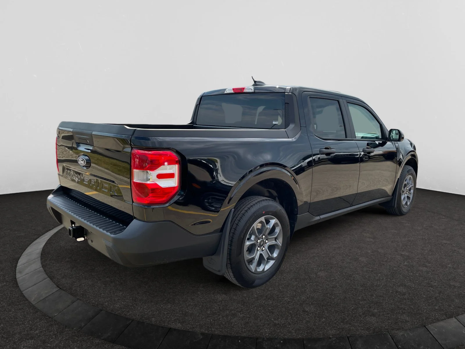 New 2026 Shadow Black Ford XLT image 5