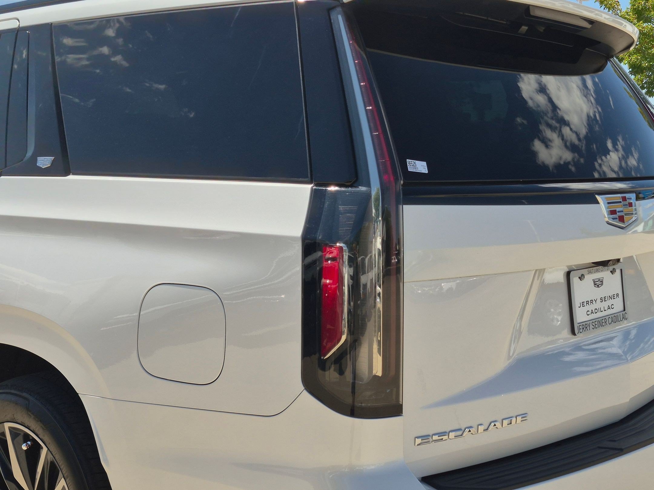 Used 2022 Crystal White Tricoat Cadillac Sport Platinum image 12