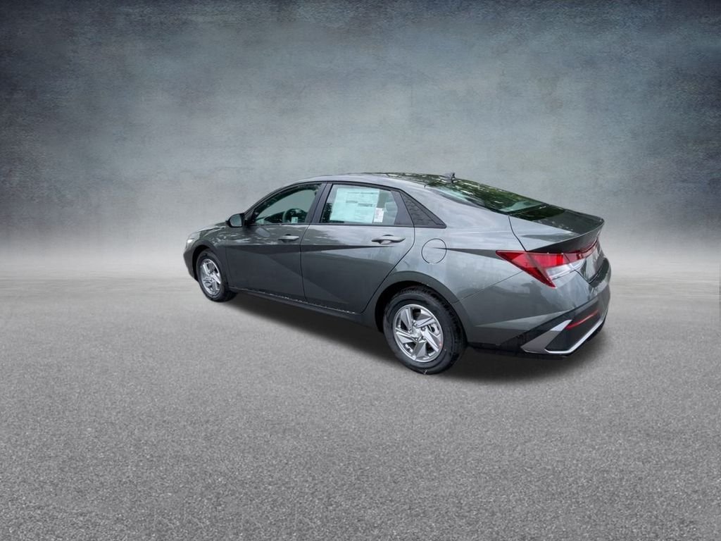 2025 Hyundai Elantra SE - Photo 18