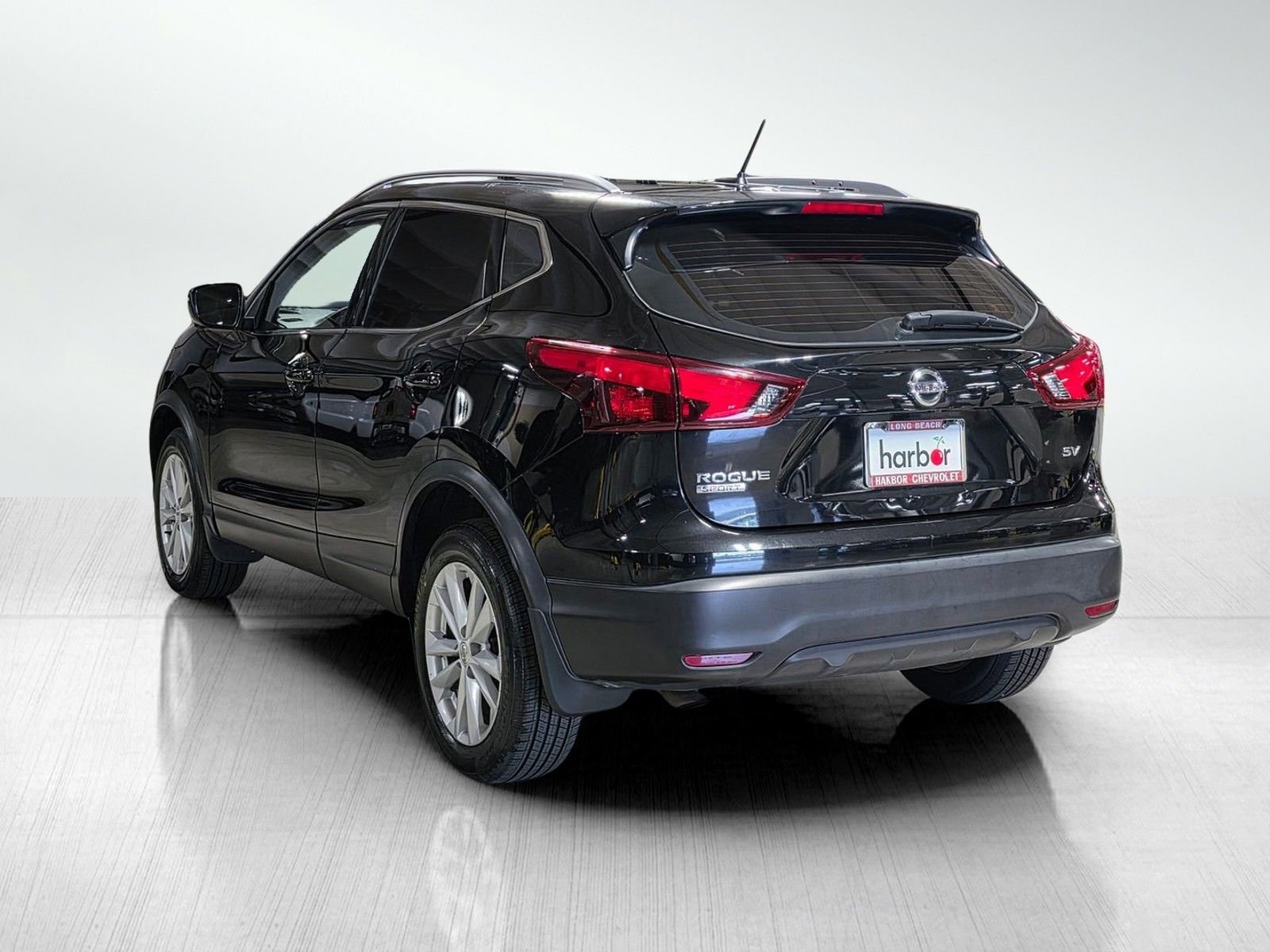 Used 2018  Nissan SV image 5