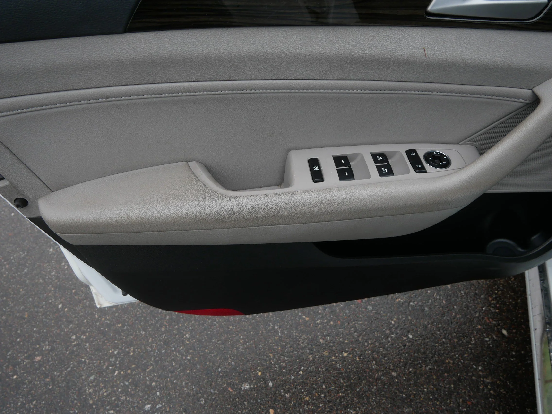 Used 2017 Quartz White Pearl Hyundai Limited image 21