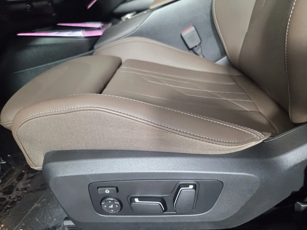 Used 2025 Skyscraper Gray Metallic BMW 30 xDrive image 12