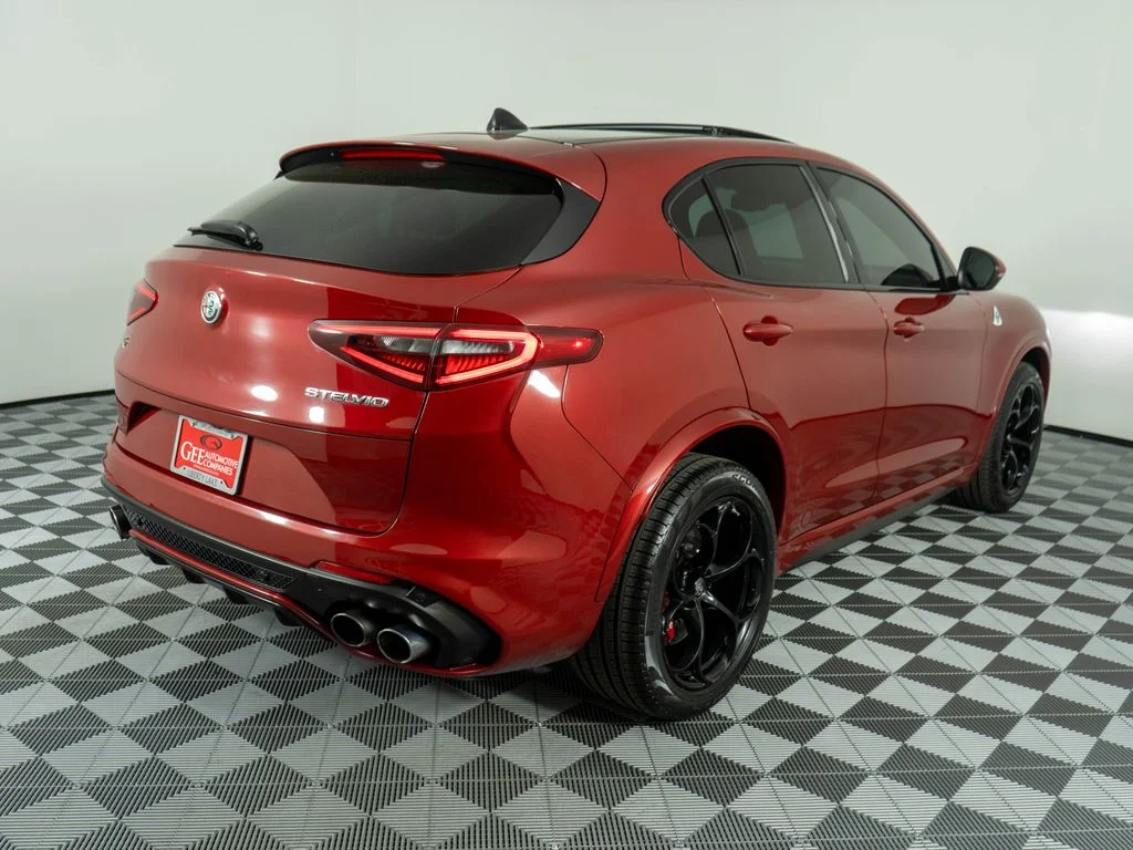 Used 2018 Red Alfa Romeo Quadrifoglio image 6