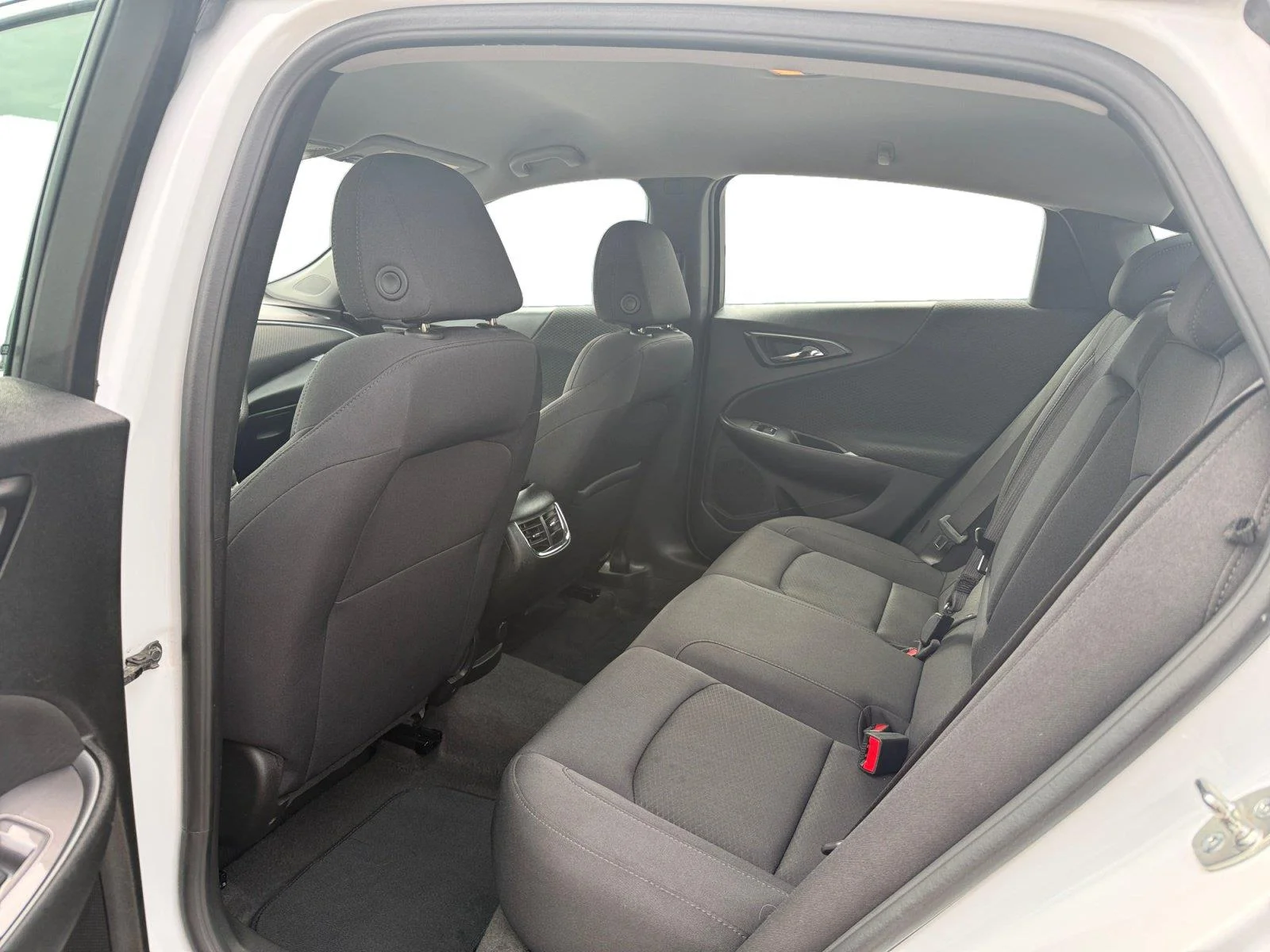 Used 2024 Summit White Chevrolet 1LT image 19