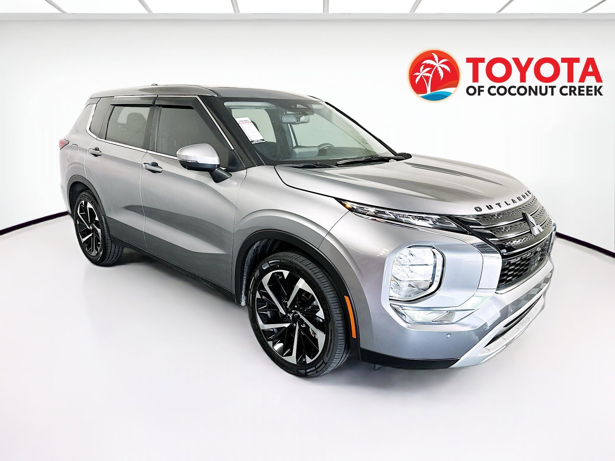 2023 Mitsubishi Outlander SE 2WD's photo