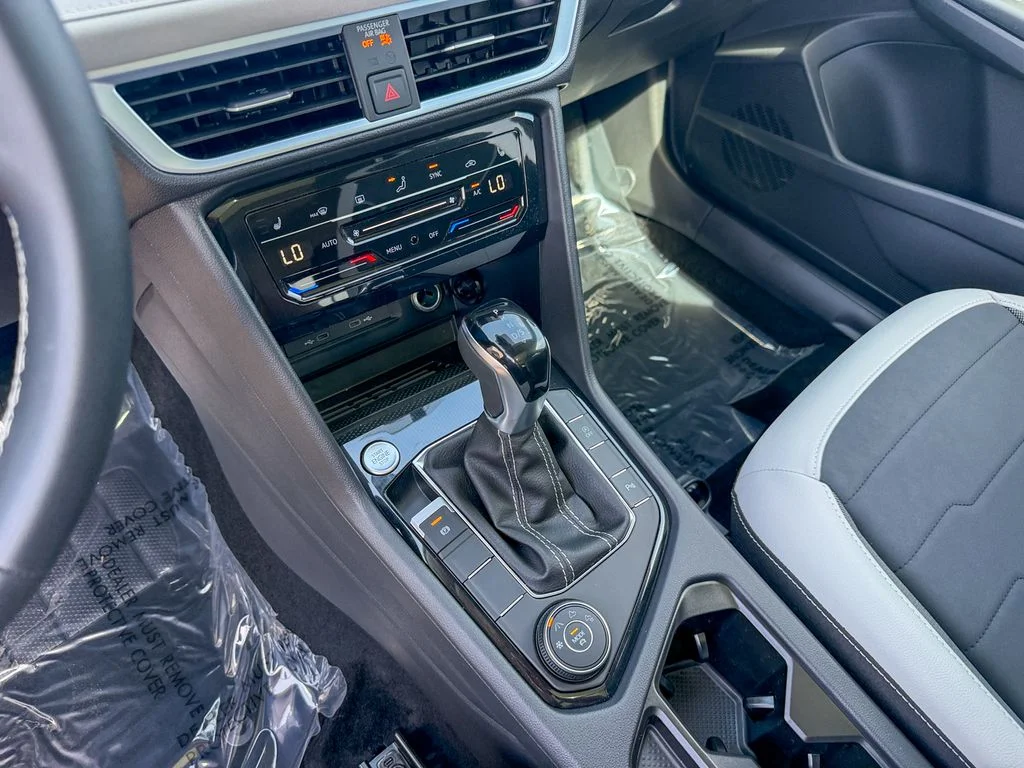New 2026 Platinum Gray Metallic Volkswagen 1.5T SE image 19