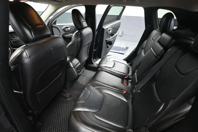 Used 2016 Gray Jeep Latitude image 34