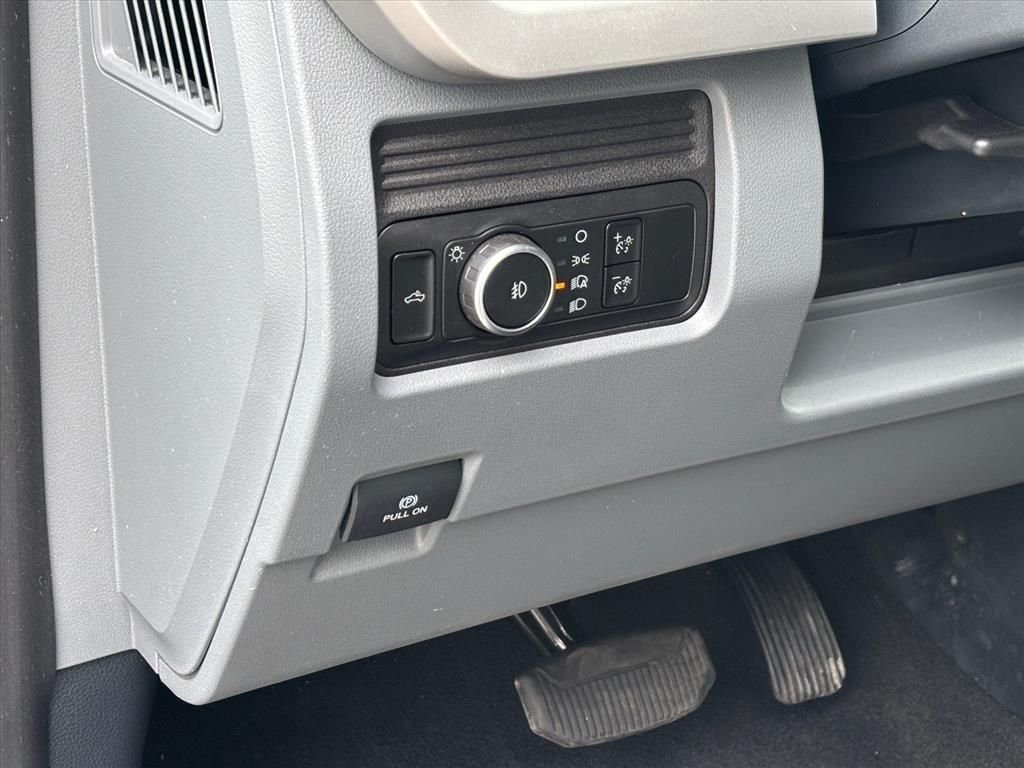 Used 2025 Oxford White Ford XLT image 7