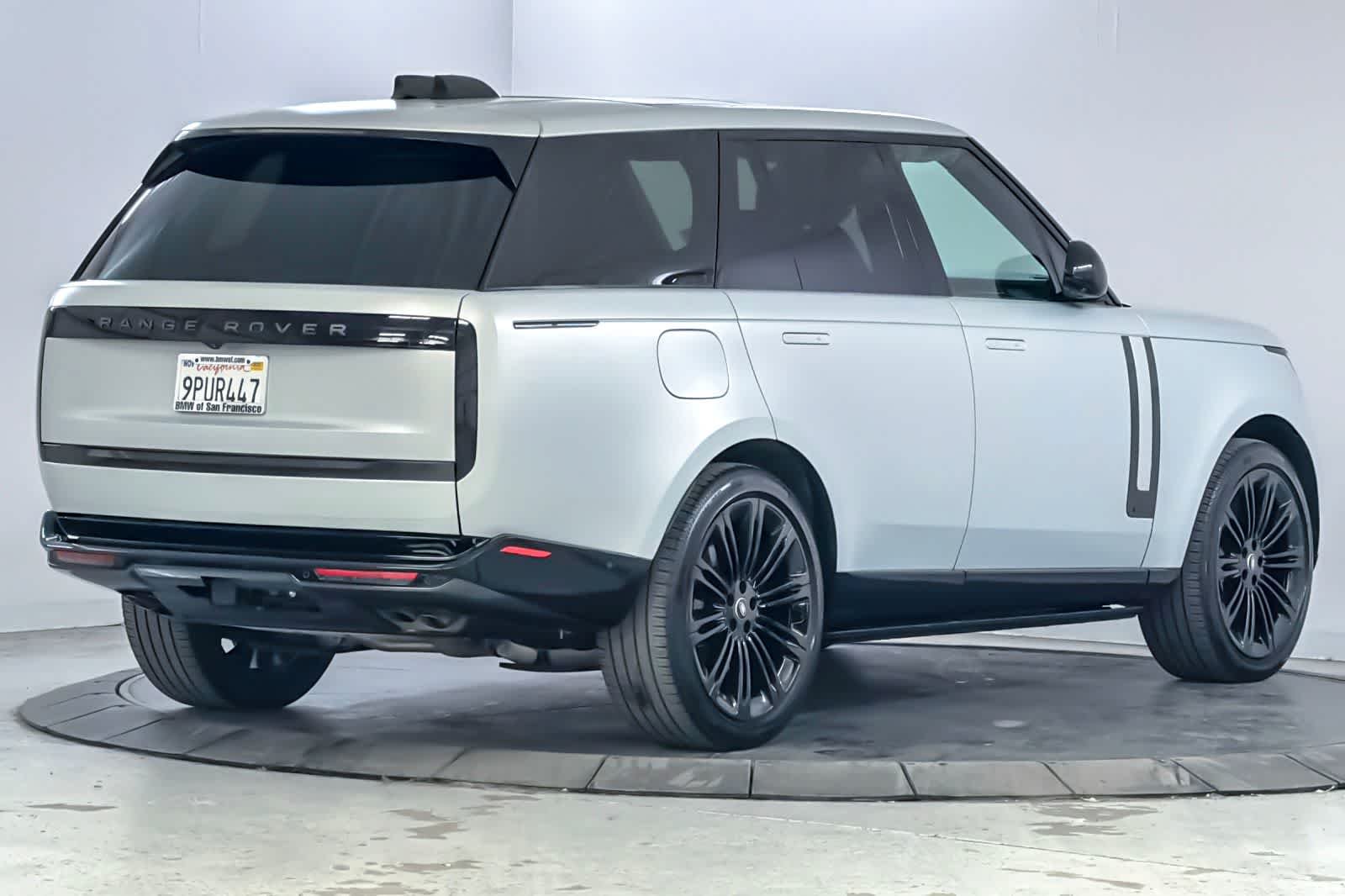 Used 2025  Land Rover Autobiography image 2