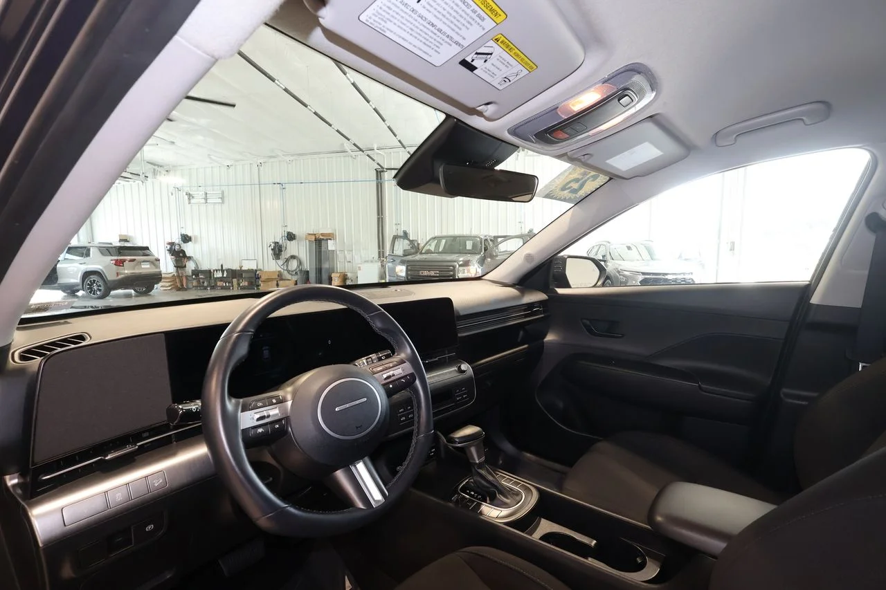 Used 2025 Blue Hyundai SEL image 9