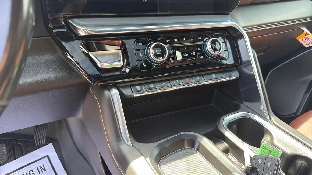Used 2024 White Frost Tricoat GMC Denali Ultimate image 23