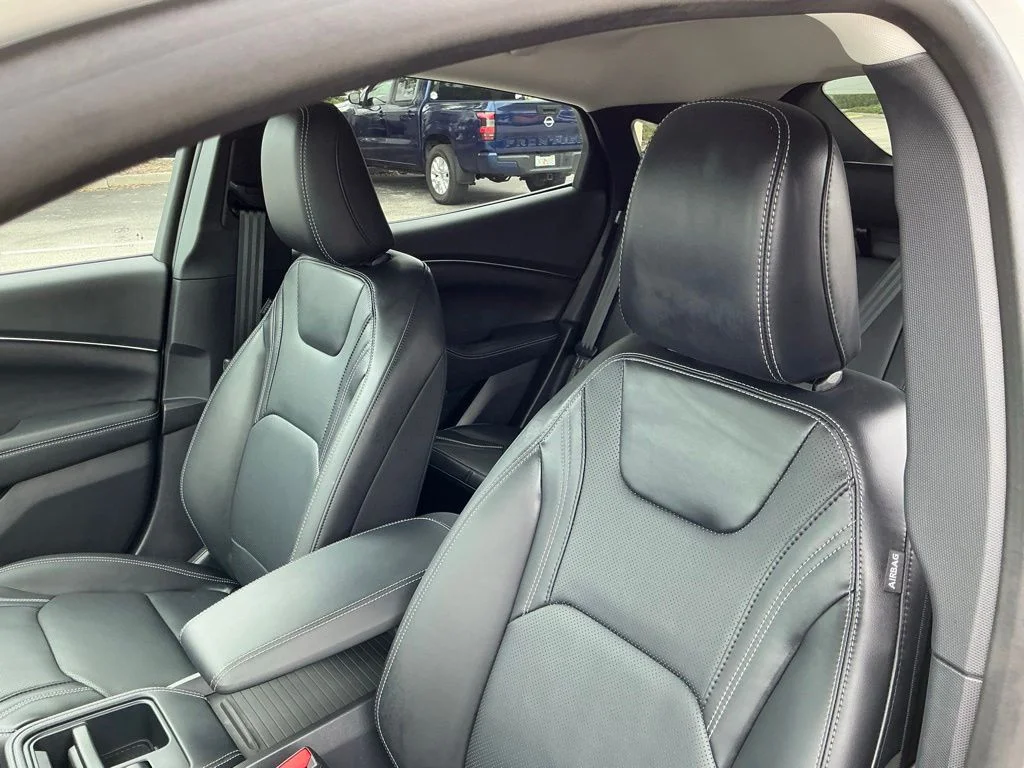 Used 2025 White Ford Premium image 36