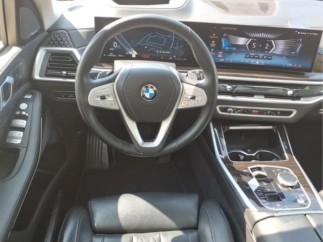 Used 2025  BMW xDrive40i image 18