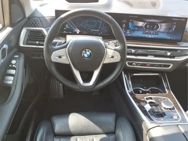 Used 2025  BMW xDrive40i image 18