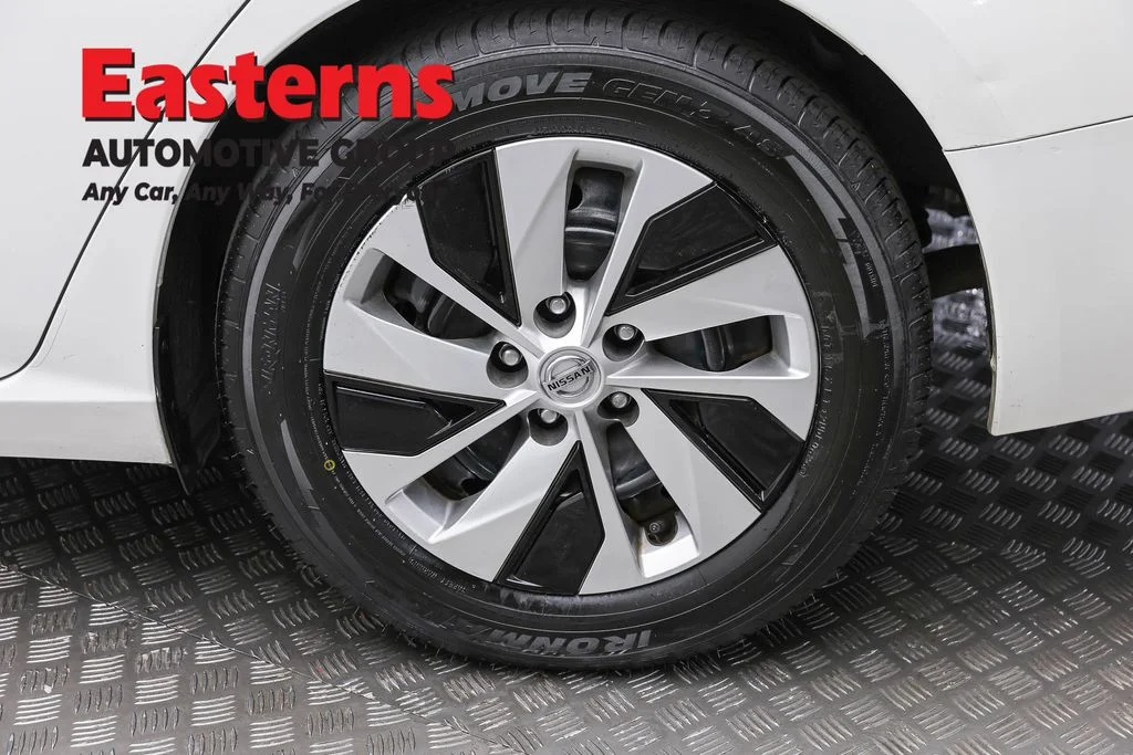 Used 2022 White Nissan 2.5 S image 8