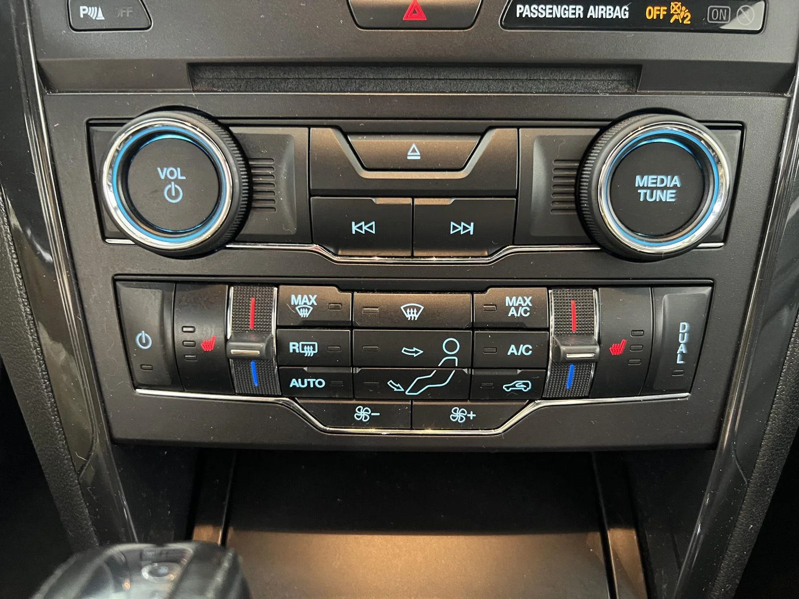 Used 2017 Shadow Black Ford XLT image 19